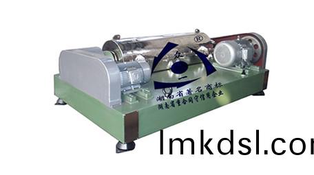 臥式兩相分(fen)離螺鏇(xuan)沉(chen)降(jiang)離心(xin)機