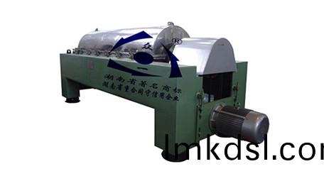 臥式三相(xiang)分離(li)臥(wo)螺沉(chen)降離(li)心(xin)機(ji)